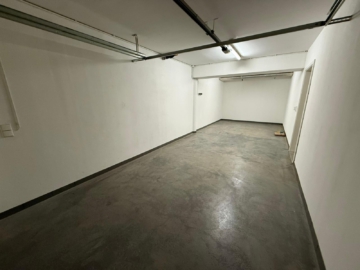 Garage mit Kellerersatzfläche - Wohnen im Herzen von Rehau: Moderne 4‑Zimmer‑Wohnung mit Aufzug und Blick auf den Maxplatz