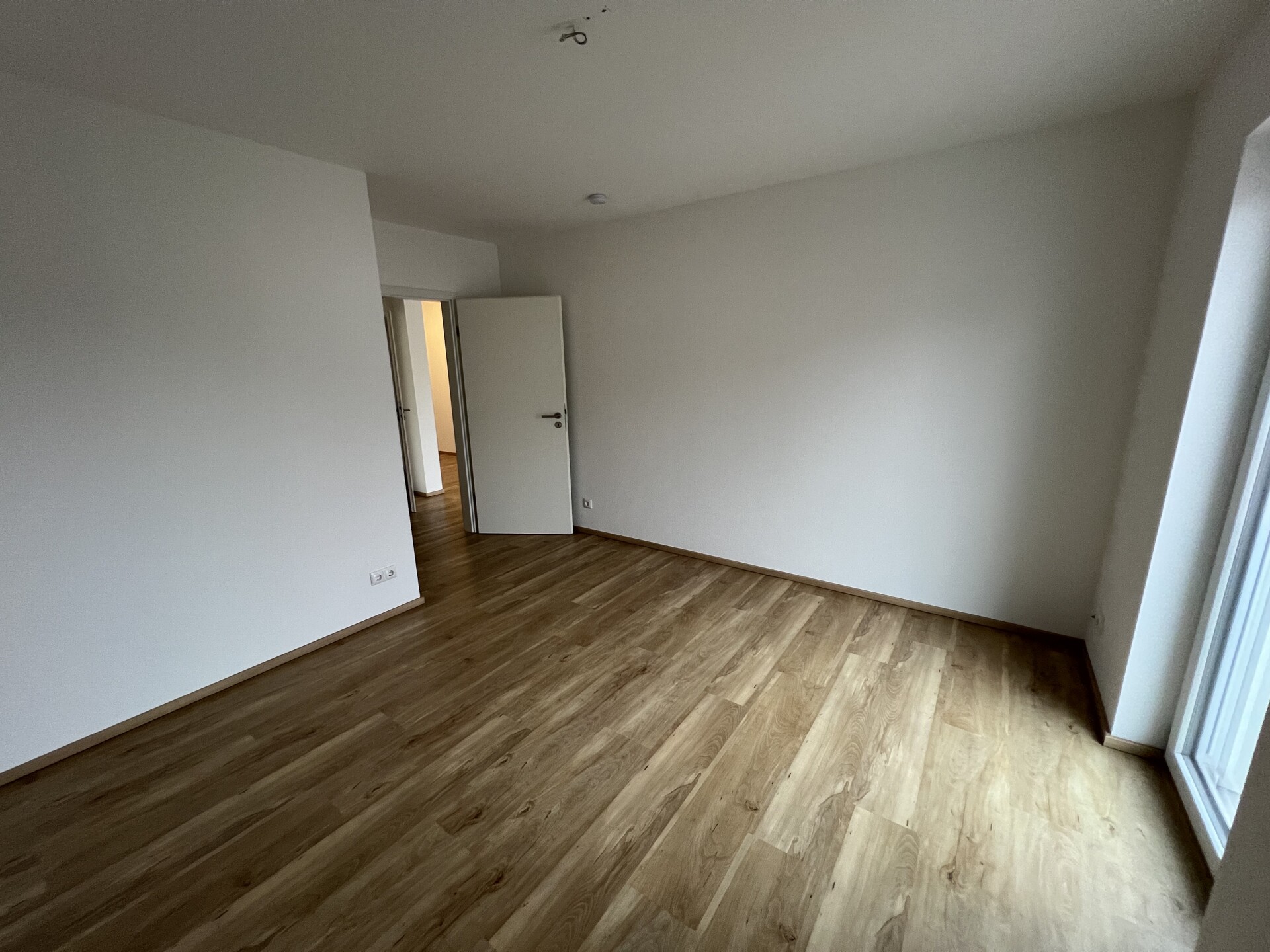 Schlafzimmer - Ankommen und wohlfühlen: Exklusive 4-Zimmer-Wohnung in Bestlage (ca. 91 m² WFL) inkl. Balkon & toller Aussicht!