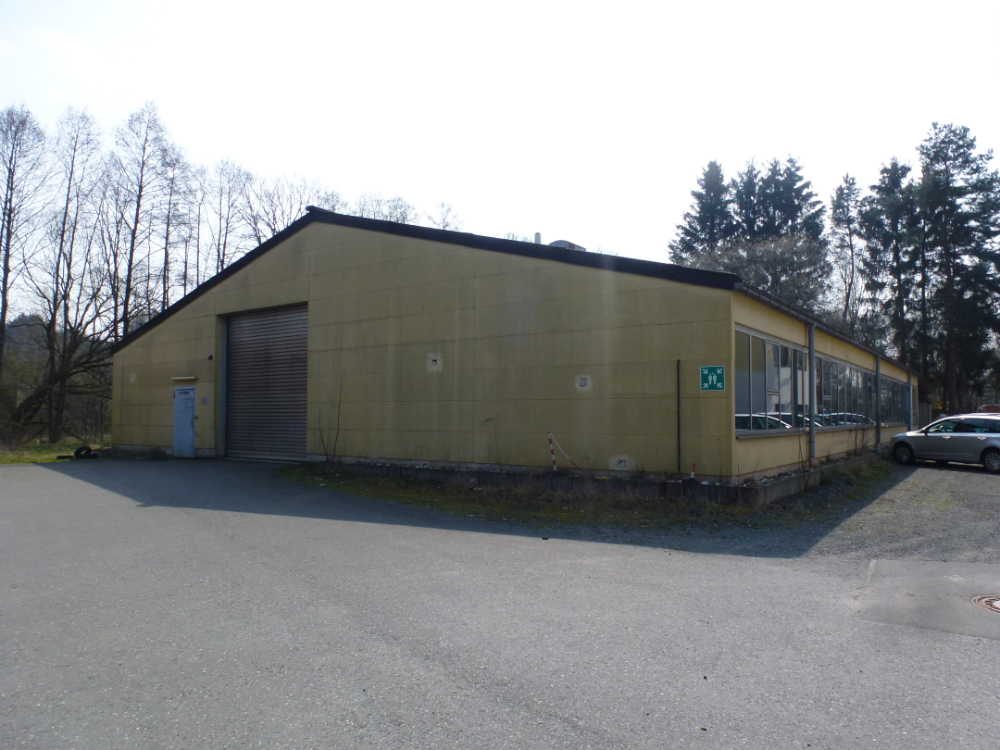 Außenansicht - Ab sofort zu vermieten: Freistehendes Nebengebäude/Werkhalle (ca. 600 m²) mit Rolltor in Hof-Moschendorf
