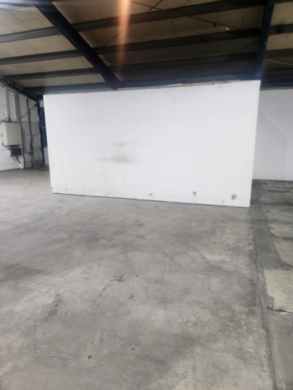 Werkhalle - Ab sofort zu vermieten: Freistehendes Nebengebäude/Werkhalle (ca. 600 m²) mit Rolltor in Hof-Moschendorf