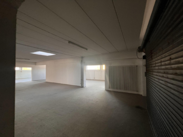 Bild - Gewerbeimmobilie mit Entwicklungspotential in zentraler Lage von Rehau – Ausstellung, Büro, Lager, Produktion im Mischgebiet – mit Laderampe im EG – Gesamtgewerbefläche ca. 1.786 m²