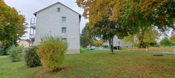 Außenansicht - Attraktives Immobilienpaket mit viel Potenzial: 12 MFH in Brunnenthal (Nähe Hof) – 52 WE – Grst. 19.168 m²