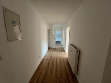 Bild - Sofort bezugsfrei: Großzügig geschnittene 4-Zimmer-Wohnung (ca. 99 m²)