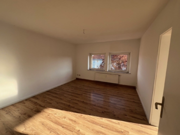 Bild - Sofort bezugsfrei: Großzügig geschnittene 4-Zimmer-Wohnung (ca. 99 m²)