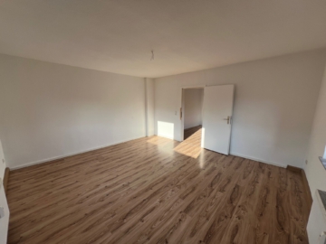 Bild - Sofort bezugsfrei: Großzügig geschnittene 4-Zimmer-Wohnung (ca. 99 m²)