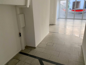 Gewerbe-/Ladeneinheit - Zentral gelegenes, gepflegtes Ladenlokal mit schöner Verkaufsfläche & Büro (EG und 1. OG) in der Innenstadt