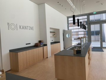 Kantinenbereich im EG (wird nicht bewirtschaftet) - Moderne Bürofläche in Naila/Frankenwald – ca. 108 m² mit 3 Räumen – professionelles Arbeitsumfeld