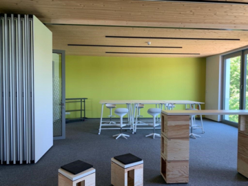 Kreativ-/Besprechungsraum - bei Bedarf buchbar - Moderne Bürofläche in Naila/Frankenwald – ca. 108 m² mit 3 Räumen – professionelles Arbeitsumfeld