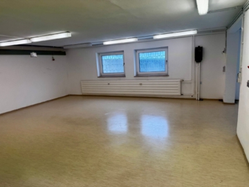 Vielseitig nutzbare Gewerbefläche mit WC – ca. 140 m² – 2 Stellplätze, 95032 Hof, Bürofläche