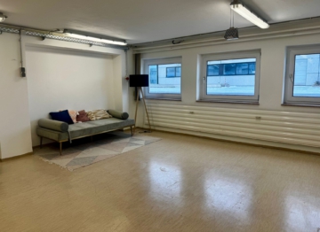 Bild - Vielseitig nutzbare Gewerbefläche mit WC – ca. 140 m² – 2 Stellplätze