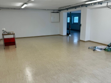 Bild - Vielseitig nutzbare Gewerbefläche mit WC – ca. 140 m² – 2 Stellplätze