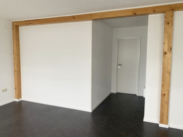 Bereich Spielstätte - Ideal als Imbiss, Café oder Bar: Sofort bezugsbereite Gewerbefläche in direkter Bahnhofsnähe (ca. 97 m²) mit kleiner Terrasse