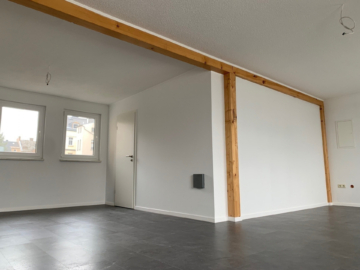 Bereich Spielstätte - Ideal als Imbiss, Café oder Bar: Sofort bezugsbereite Gewerbefläche in direkter Bahnhofsnähe (ca. 97 m²) mit kleiner Terrasse