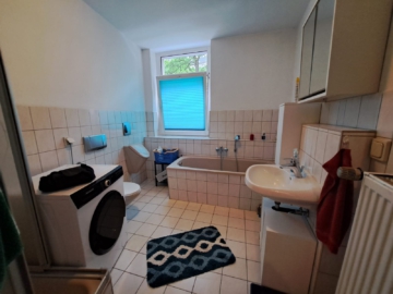 teilmöblierte Wohnung 80 m² Badezimmer - 2 Eigentumswohnung im Paket – Wohnfläche gesamt ca. 153 m² in Adorf – Kellerabteil, Innenhofnutzung, teilmöbliert