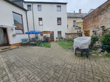 Innenhof - 2 Eigentumswohnung im Paket – Wohnfläche gesamt ca. 153 m² in Adorf – Kellerabteil, Innenhofnutzung, teilmöbliert