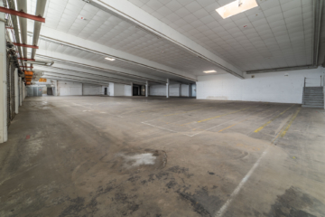 Halle 1 - Lager- / Logistikstandort in 95233 Helmbrechts – ca. 10.000 m² Hallenfläche – 22 Laderampen – 930 m² Bürofläche – sofort verfügbar