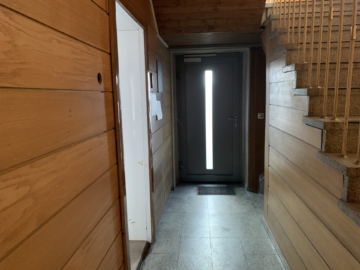 Hauseingang - Renditeobjekt mit Fördervorteil: Modernisiertes Apartment-Haus für Studenten – EG förderfähig – KfW-Programm „Gewerbe zu Wohnraum“ –