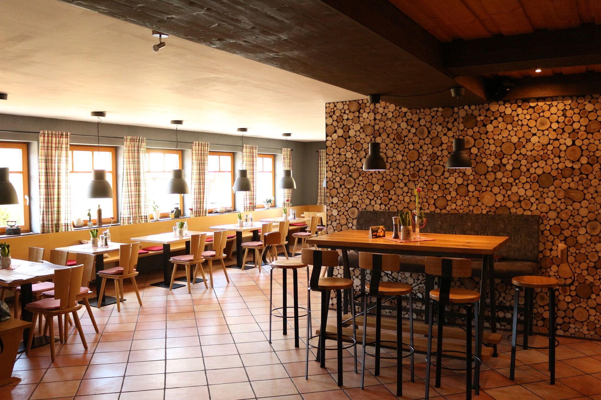 Gastraum - Top-Lage im Wallfahrtsort Marienweiher/Frankenwald – Gasthof/Biergarten + Pension sofort betriebsbereit