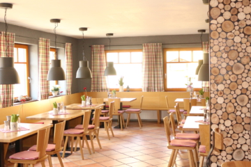 Gastraum - Top-Lage im Wallfahrtsort Marienweiher/Frankenwald – Gasthof/Biergarten + Pension sofort betriebsbereit