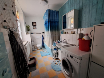 Badezimmer - gepflegte Eigentumswohnung in 08626 Adorf – ca. 73 m² Wohnfläche – 2 Zimmer – Keller – Innenhofnutzung – zentrale Lage