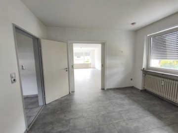 Wohnung EG - Esszimmer - Gepflegtes Mehrfamilienwohnhaus in Hof/Jägersruh – 3 Wohneinheiten – 3 Garagen – teilvermietet – Wfl. ca. 237 m² – Grst. 825 m²