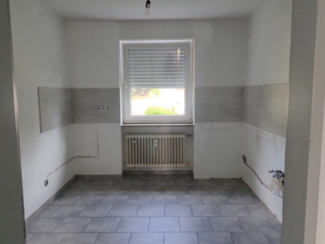 Wohnung EG - Küche - Gepflegtes Mehrfamilienwohnhaus in Hof/Jägersruh – 3 Wohneinheiten – 3 Garagen – teilvermietet – Wfl. ca. 237 m² – Grst. 825 m²