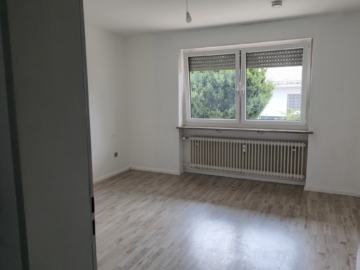 Wohnung EG - Schlafzimmer - Gepflegtes Mehrfamilienwohnhaus in Hof/Jägersruh – 3 Wohneinheiten – 3 Garagen – teilvermietet – Wfl. ca. 237 m² – Grst. 825 m²