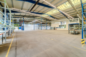 Bild - Lager, Büro & Produktionsflächen – ca. 4.000 m² – LKW-Zufahrt, Rolltor & Schwerlastregale – gute Erreichbarkeit der A93, A72 und A9
