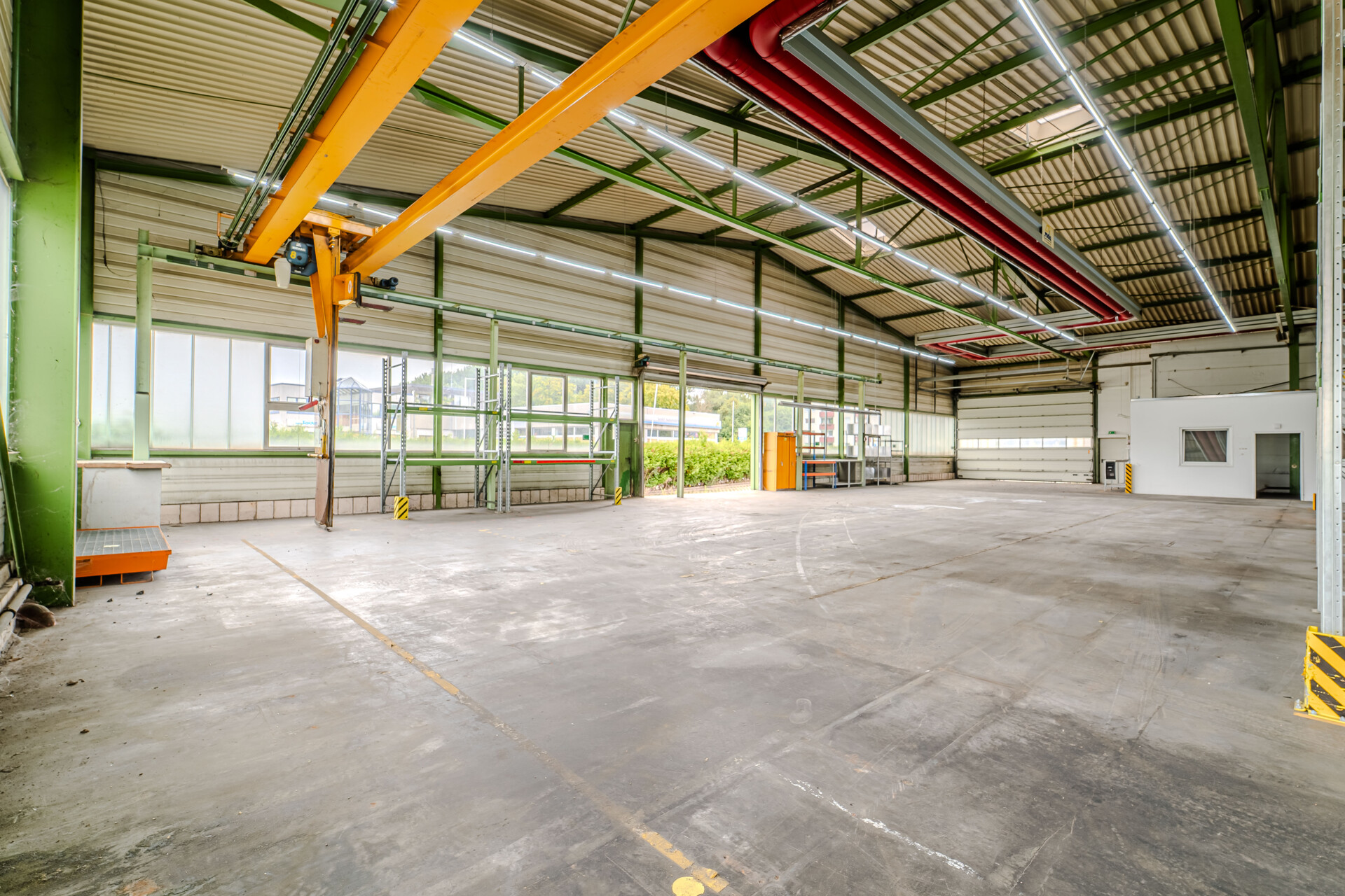 Titelbild - Lager, Büro & Produktionsflächen – ca. 4.000 m² – LKW-Zufahrt, Rolltor & Schwerlastregale – gute Erreichbarkeit der A93, A72 und A9