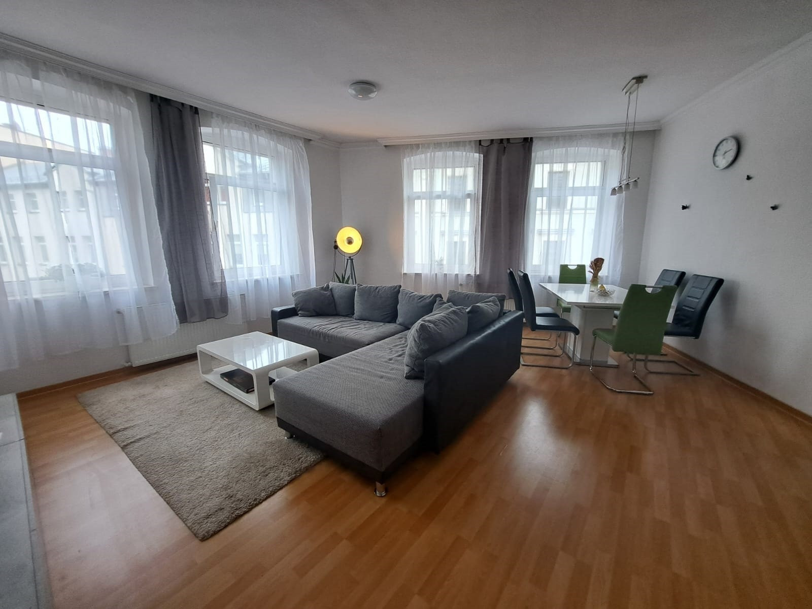 Wohn-/Esszimmer - gepflegte, möblierte Eigentumswohnung in 08626 Adorf – ca. 80 m² Wohnfläche – 3 Zimmer – Keller – Innenhofnutzung – zentrale Lage
