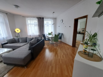 Wohn-/Esszimmer - Gepflegte, möblierte Eigentumswohnung in 08626 Adorf – ca. 80 m² Wohnfläche – 3 Zimmer