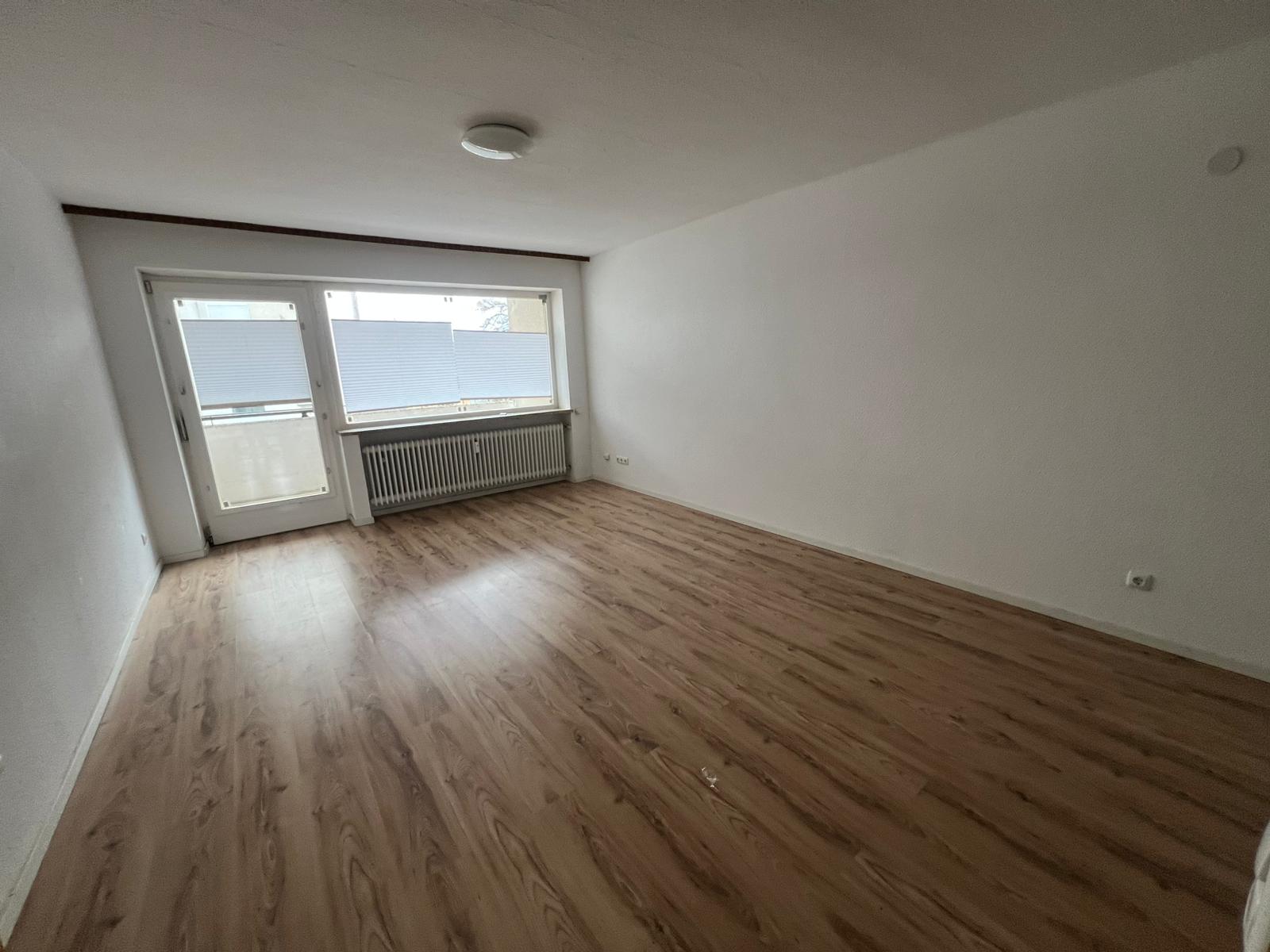 Titelbild - 1-Zimmer-Wohnung in Selb – mit Einbauküche und Balkon – perfekt für Singles