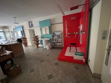 Ausstellung - Gepflegtes Ladengeschäft mit Ausstellungs-, Büro- und Lagerfläche in der Innenstadt
