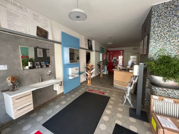 Ausstellung - Gepflegtes Ladengeschäft mit Ausstellungs-, Büro- und Lagerfläche in der Innenstadt