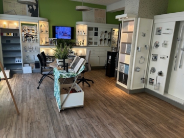 Gepflegtes Ladengeschäft mit Ausstellungs-, Büro- und Lagerfläche in der Innenstadt, 95028 Hof, Ladenlokal