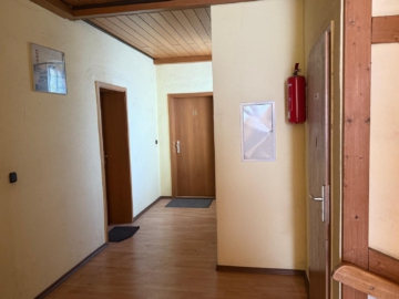 Flur - Voll vermietetes MFH in Hofer Innenstadt – Wohnfläche ca. 428 m² – 2 Wohneinheiten – 11 Apartments