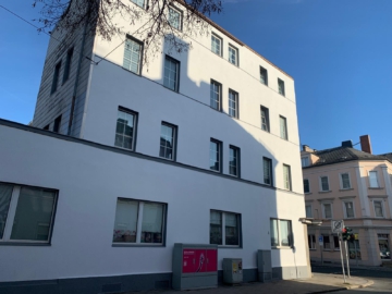 Voll vermietetes MFH in Hofer Innenstadt – Wohnfläche ca. 428 m² – 2 Wohneinheiten – 11 Apartments, 95028 Hof, Mehrfamilienhaus