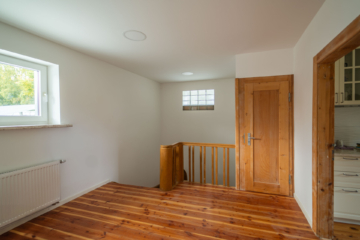 Diele - Ihr neuer Firmensitz im Fichtelgebirge: Top-saniertes Wohnhaus mit großzügigen Hallenflächen im Mischgebiet