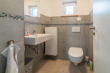 WC- Büro - Lager-/Produktionsstandort mit neuwertigem Büro & top-saniertem Wohnhaus in Wunsiedel im Mischgebiet