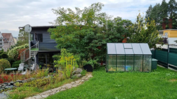 Gartenansicht - Gewerbeobjekt in Plauen: modernes Praxishaus im Mischgebiet – BJ ca. 2000 – Nfl. ca. 400 m² – Grst. 1.480 m²
