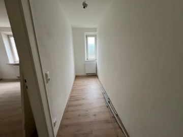 Abstellkammer - 3-Zimmer-Wohnung – in zentraler Lage von Hof – 1. Obergeschoss – PKW Stellplatz anmietbar – komplett renoviert