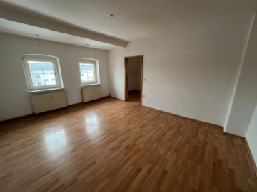 Bild - Großzügige 6-Zimmer-Dachgeschosswohnung mit zwei Bädern (Badewanne & Dusche) – 124,20 m² – Hof