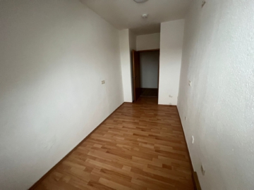 Bild - Großzügige 6-Zimmer-Dachgeschosswohnung mit zwei Bädern (Badewanne & Dusche) – 124,20 m² – Hof