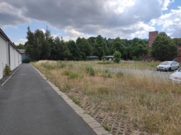 Bild - Bebaubar, ebenerdig und erschlossen: Zentral gelegenes Grundstück im Industriegebiet