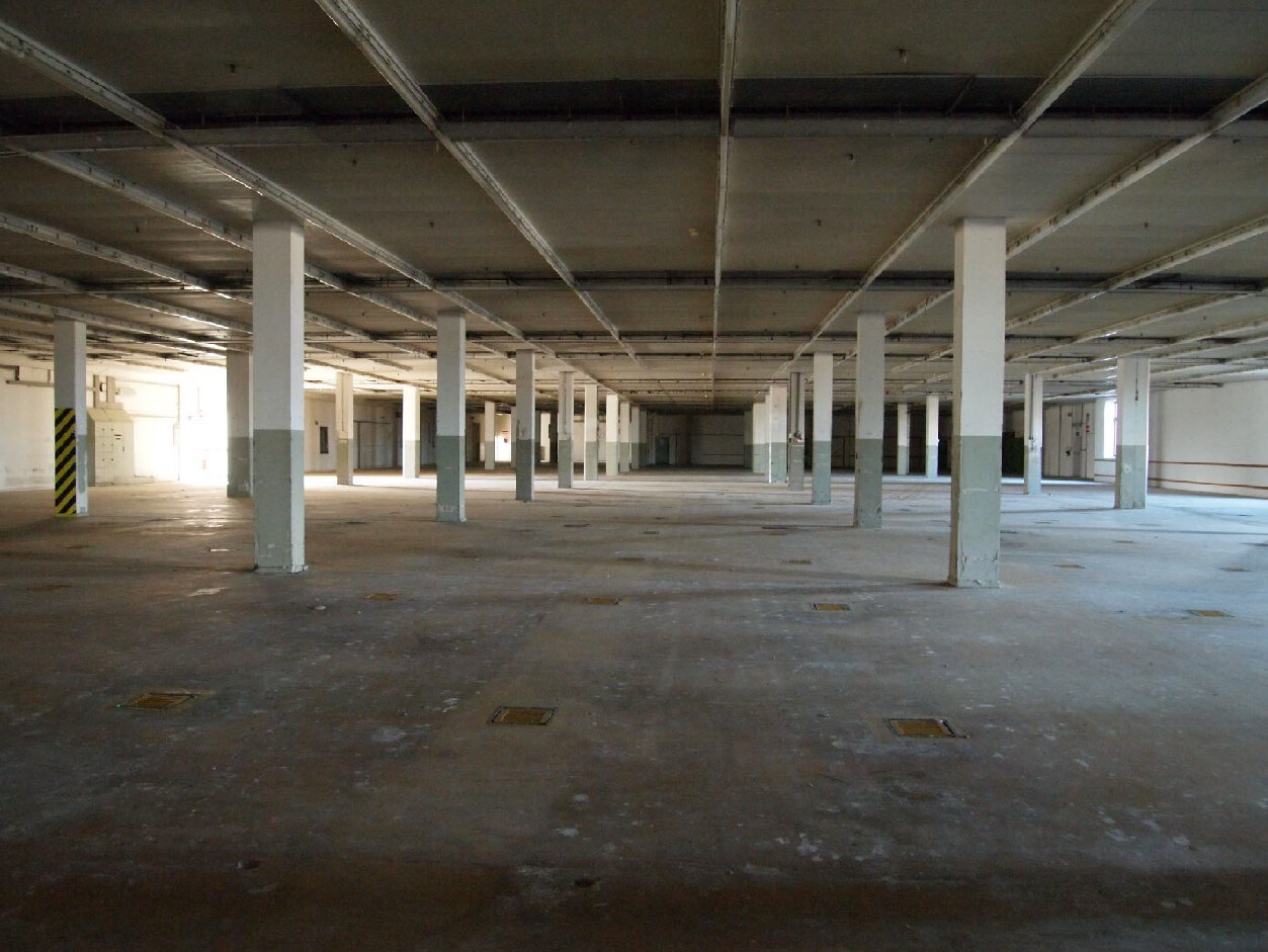 Innenansicht - Für Einzelhandel, Lager und mehr: großzügige innerstädtische Hallenfläche (ca. 1.900 m²) – barrierefrei & teilbar