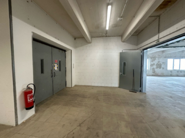 Vorraum mit Lastenaufzug - Lagerfläche ca. 288 m² in Arzberg – 3. Obergeschoss mit Lastenaufzug – LKW Zufahrt
