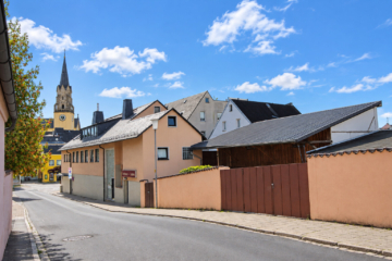 Außenansicht - Attraktives sehr gepflegtes Wohn- und Geschäftshaus im Herzen von Selb – 3 Wohnungen – 4 Garagen