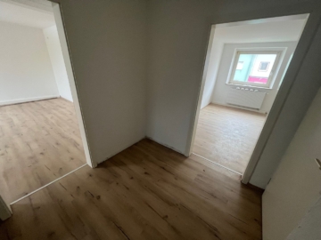 Bild - Zentrale 4-Zimmer-Wohnung mit Dachgeschosszimmern in Hof