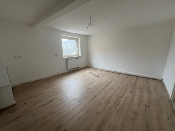 Zentrale 4-Zimmer-Wohnung mit Dachgeschosszimmern in Hof, 95028 Hof, Etagenwohnung