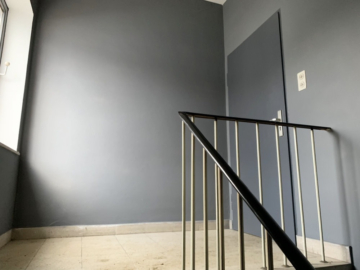 Zugang zur Halle im 1. OG - Ideal für Produktion & Lager: Renovierte Gewerbefläche mit Kranbahn nahe dem Hofer Freibad (ca. 188 m²)